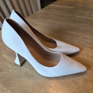 Saks Fifth Avenue toe Pump Heels Leather